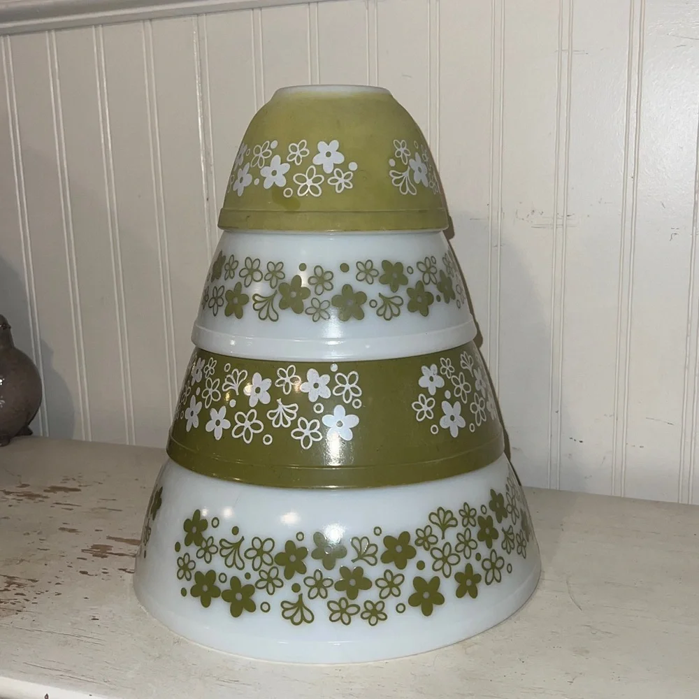 Pyrex Spring blossoms Crazy Daisy mixing bowl set 401 402 403 404